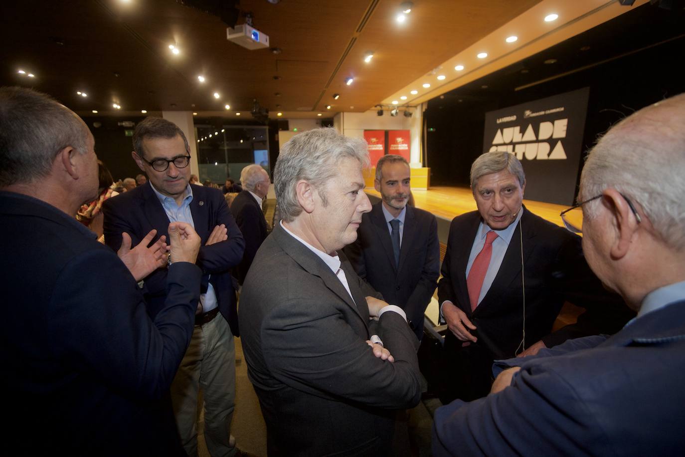 José Luis García Delgado en el Aula de Cultura de LA VERDAD