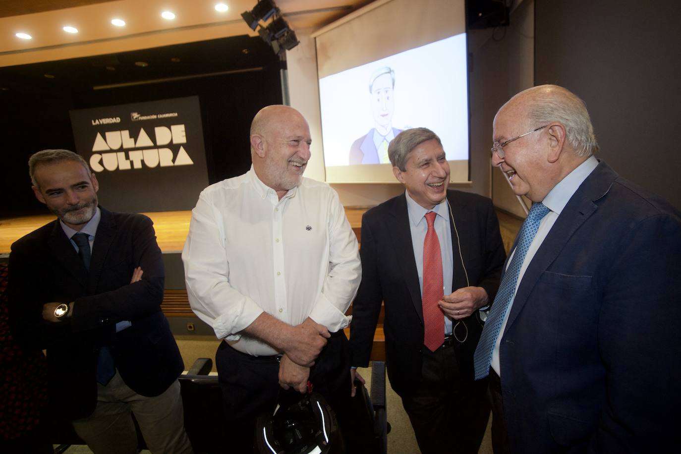 José Luis García Delgado en el Aula de Cultura de LA VERDAD