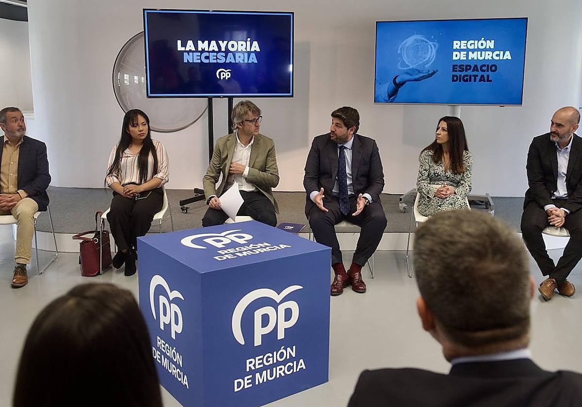 López Miras, este miércoles, en una reunión con empresas tecnológicas.