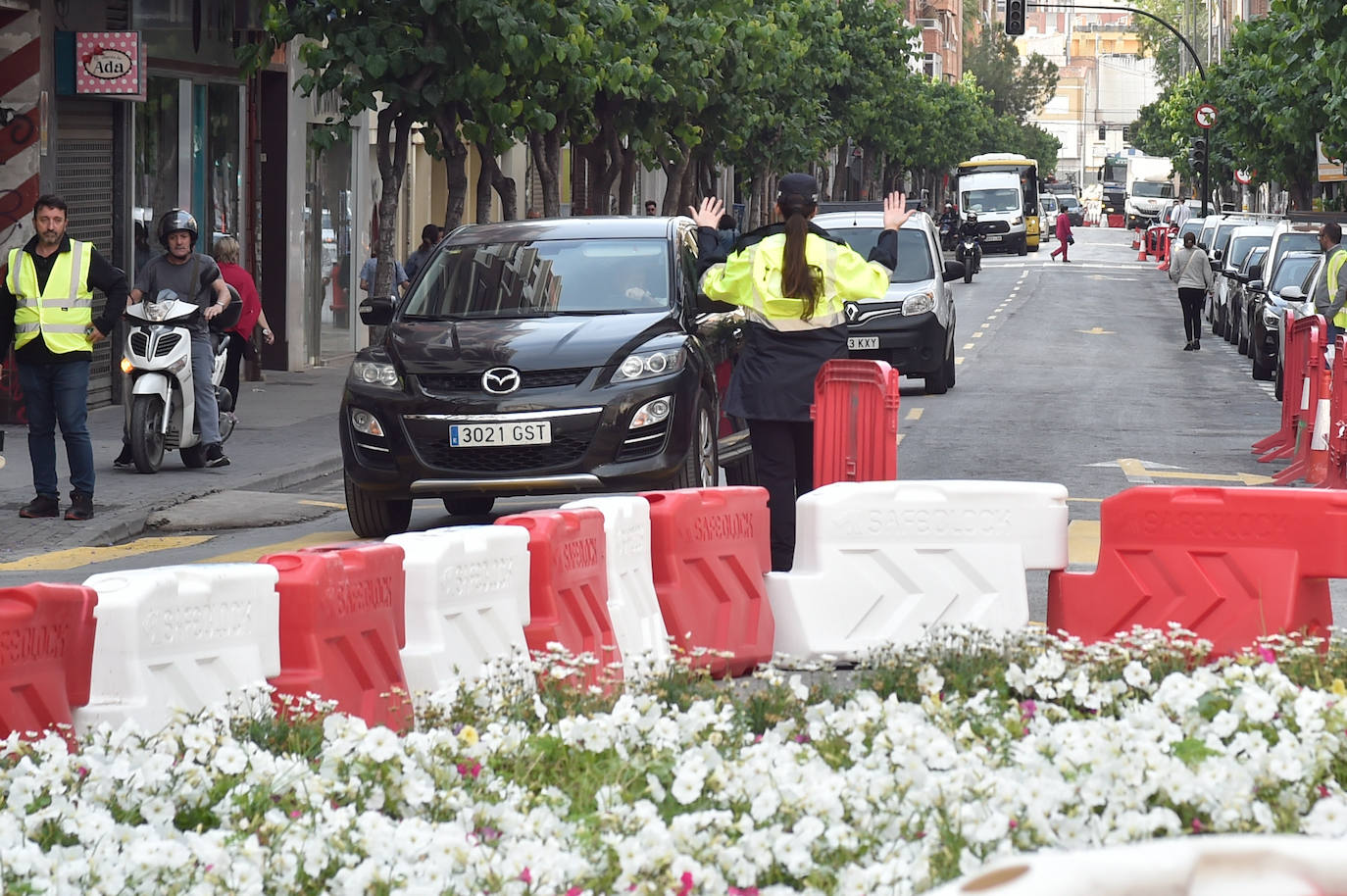 El primer día del Puente Viejo de Murcia cerrado, en imágenes