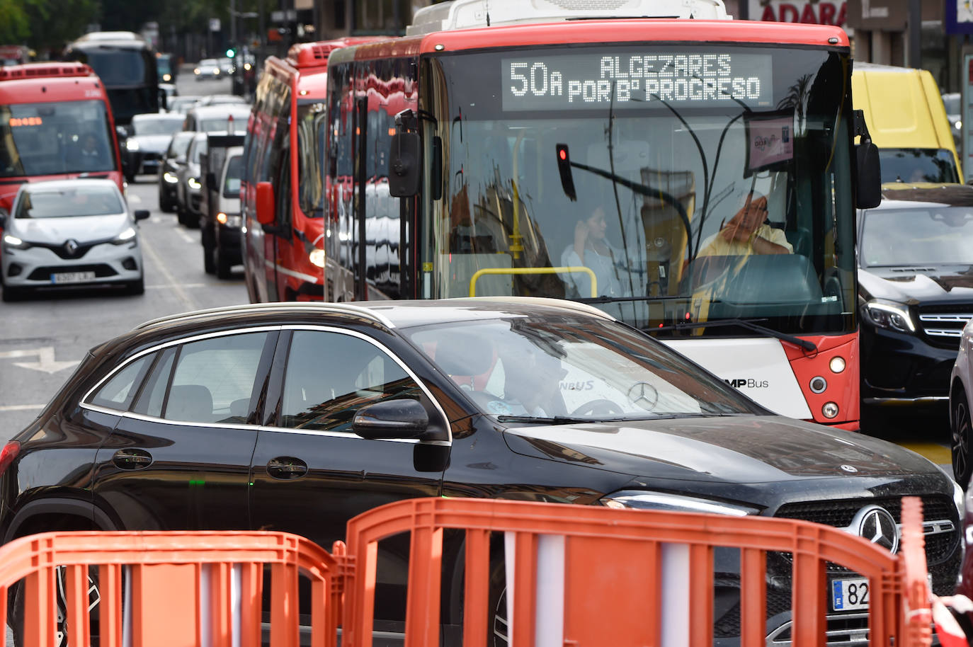 El primer día del Puente Viejo de Murcia cerrado, en imágenes