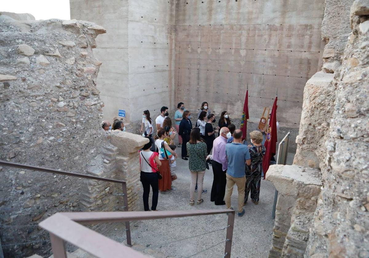 Visita guiada a la Muralla Medieval de Lorca durante la celebración de la Noche de los Museos del pasado año.