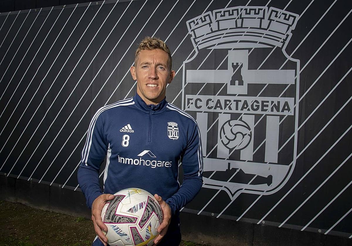 Pablo de Blasis, en el campo principal de la Ciudad Deportiva José María Ferrer, en La Manga Club, ayer a mediodía.