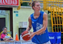 Imagen de archivo de Laura Gil, en un entrenamiento con el Perfumerías Avenida, durante una de sus etapas en el club.