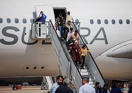 Llegada a Torrejón de Ardoz del segundo contingente de refugiados sirios afectados por el terremoto de Turquía.