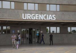 Accesos al servicio de Urgencias de Los Arcos, este viernes.