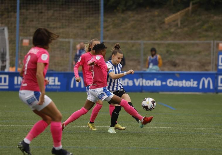 Un lance del Alavés-Alhama de este sábado.