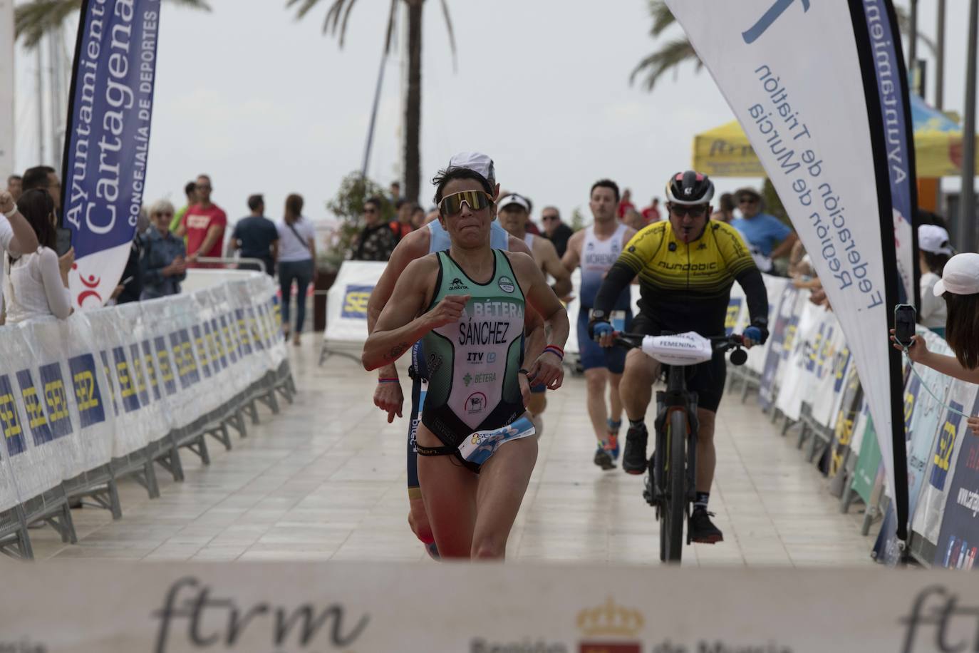 El XVI Triatlón Ciudad de Cartagena SERTRI, en imágenes