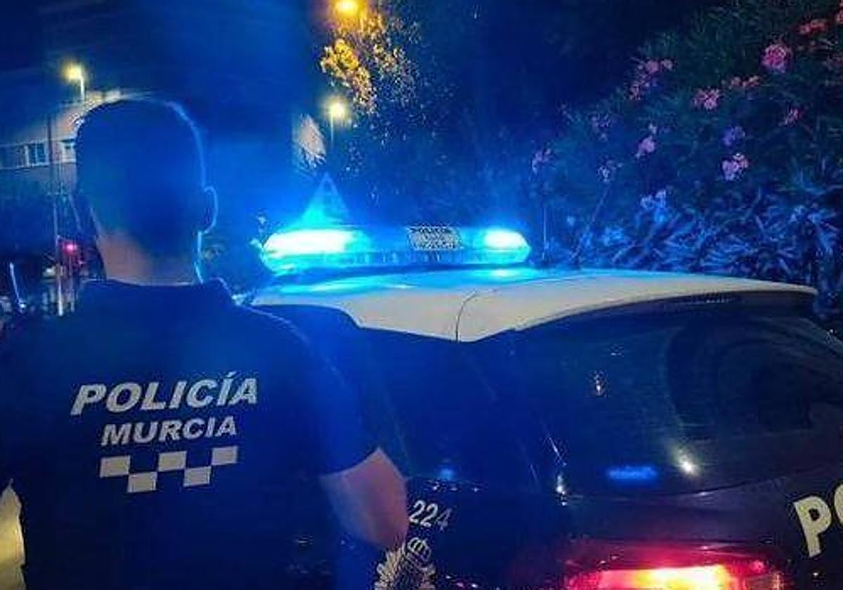 Un agente de Policía Local de Murcia, en una imagen de archivo.