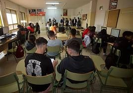 Víctor Marín visitó ayer el IES Francisco Salzillo para informar de la FP Básica