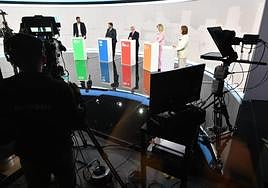 Los candidatos a la presidencia de la Región, durante el debate.