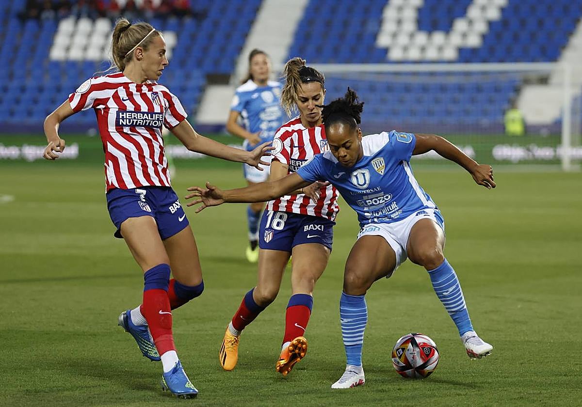 Jade Boho, del Alhama, defendida por Cardona y Maitane López.