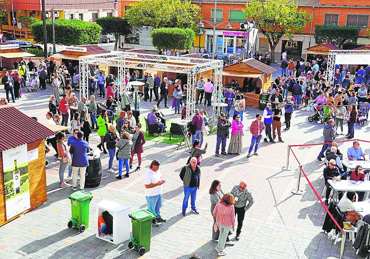 Vecinos y visitantes disfrutan de la última edición de la Feria del Vino de Jumilla.