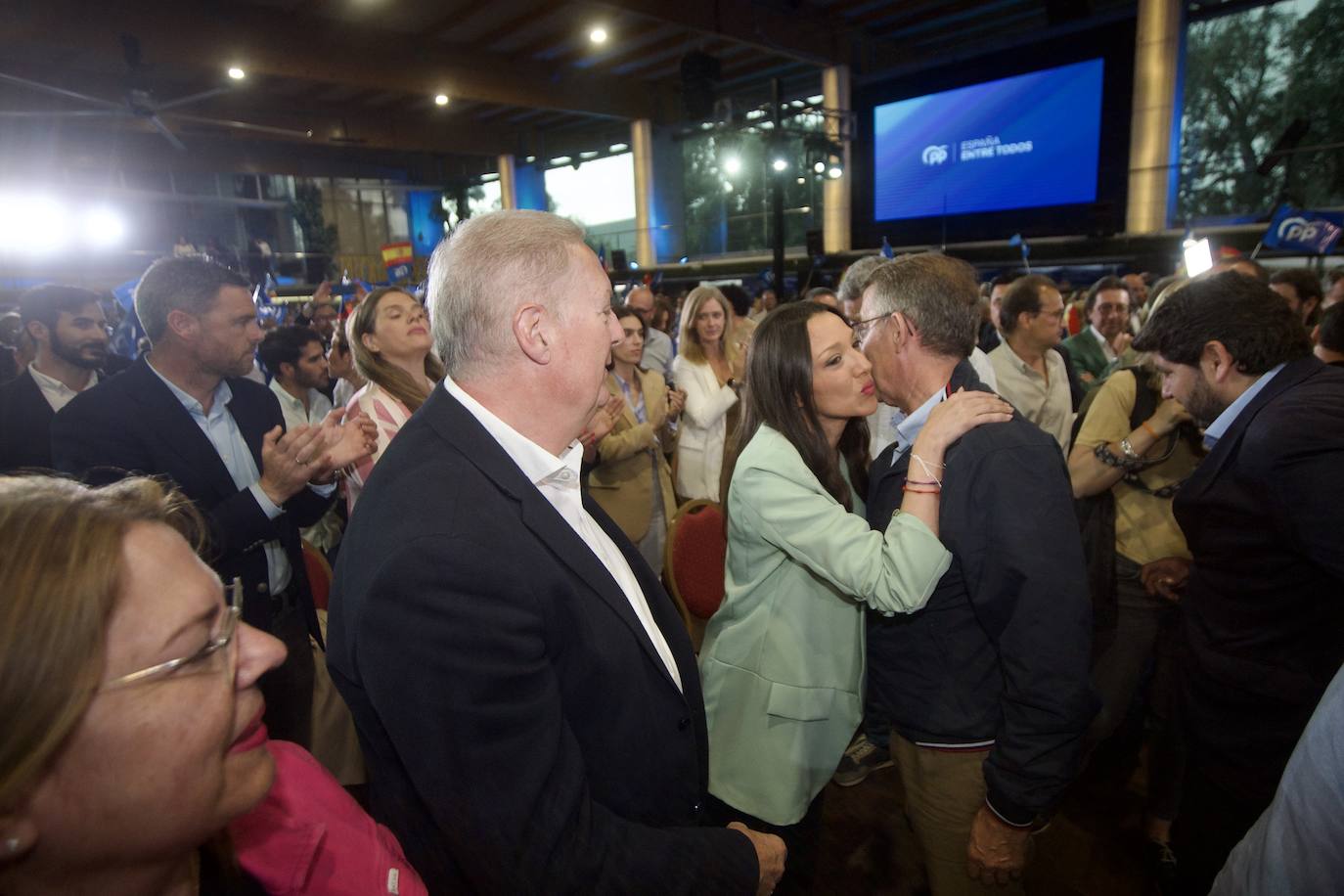 Las imágenes del mitin de Feijóo en Murcia