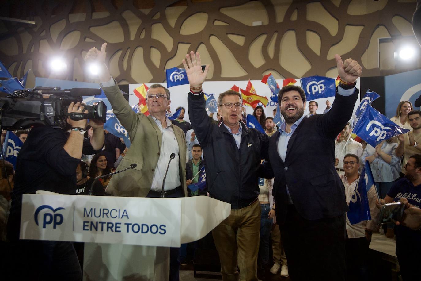 Las imágenes del mitin de Feijóo en Murcia