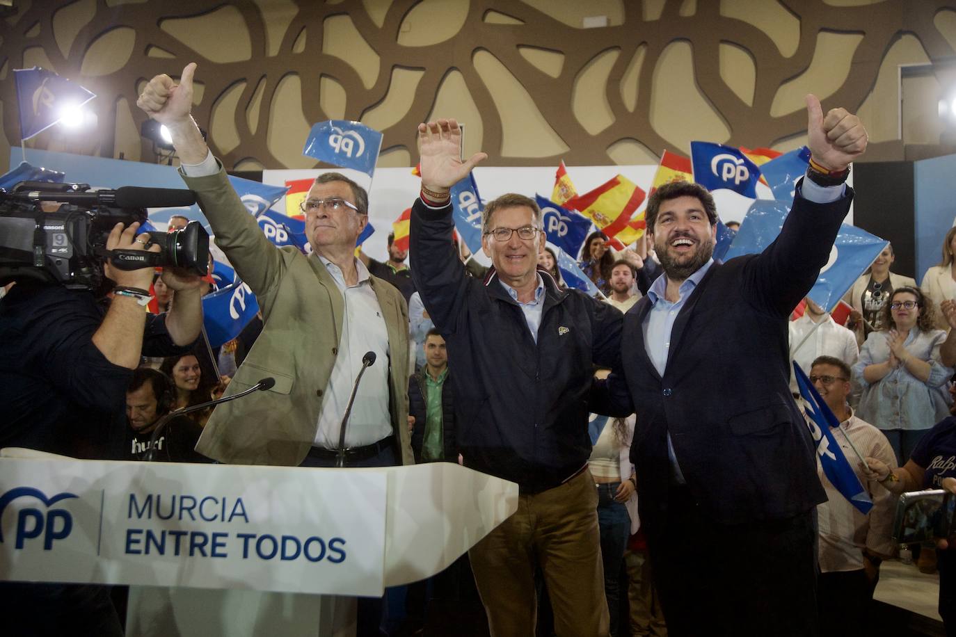 Las imágenes del mitin de Feijóo en Murcia