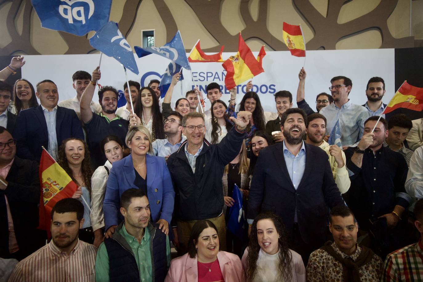 Las imágenes del mitin de Feijóo en Murcia