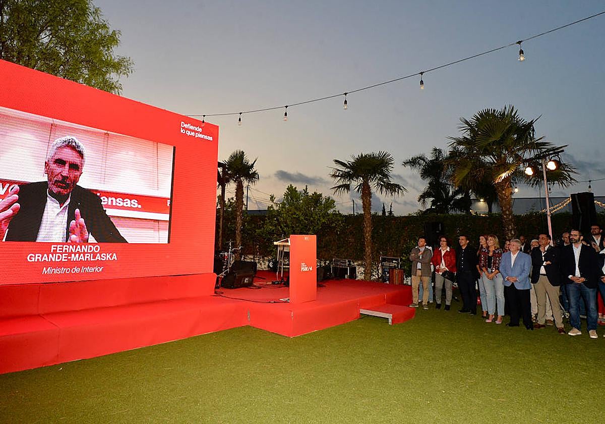 Fernando Grande-Marlaska, en videoconferencia, al cierre del acto del PSOE en Santa Cruz.