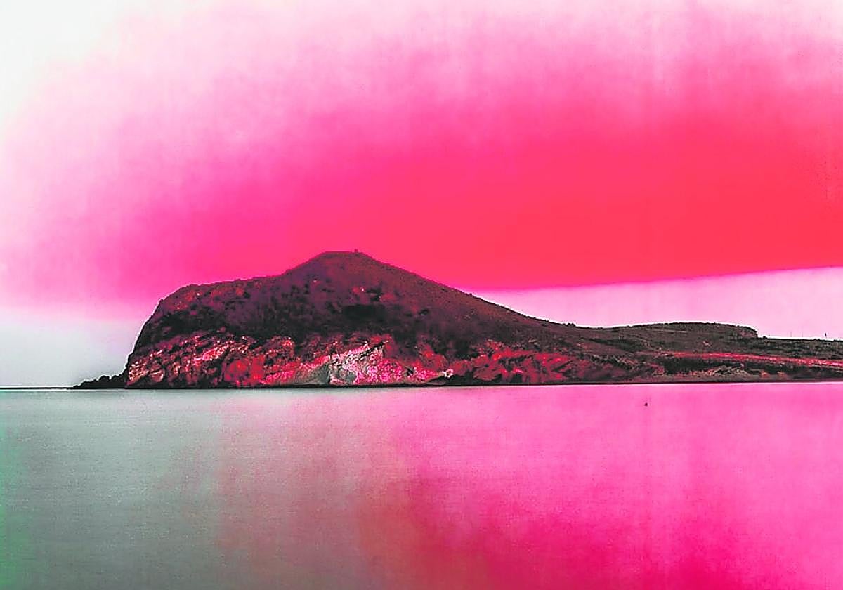 Cuatro imagenes de la muestra 'El mar y el infinito' conseguidas con una cámara de gran tamaño y casi media hora de exposición.