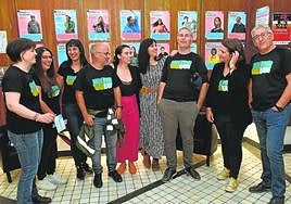 Vecinos y la autora del documental, ayer, en la Filmoteca Regional.