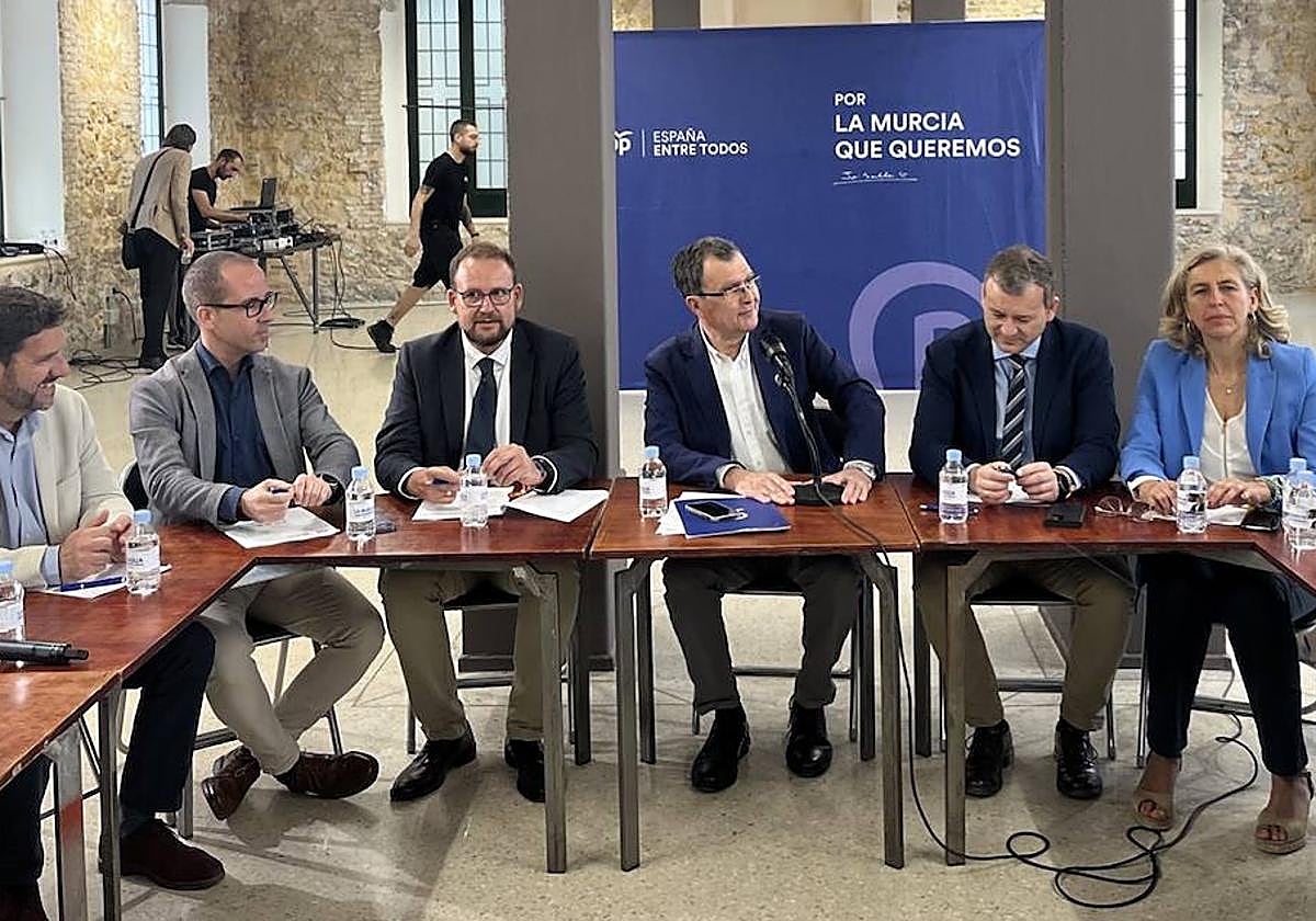 José Ballesta, este viernes, en una reunión del PP con representantes del sector de las nuevas tecnologías de la Región.