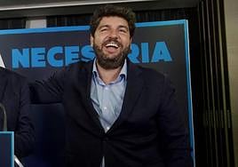 López Miras, este domingo por la noche, tras conocer su victoria en las elecciones autonómicas.