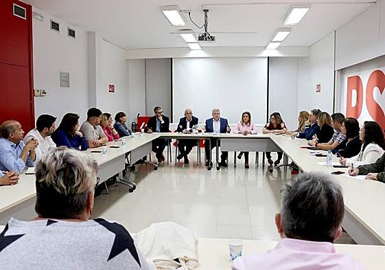 José Vélez preside la reunión de la Comisión Ejecutiva Regional.