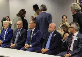 El exalcalde de Cartagena José Antonio Alonso (segundo por la derecha) en el juicio ante la Audiencia Nacional, en Madrid.
