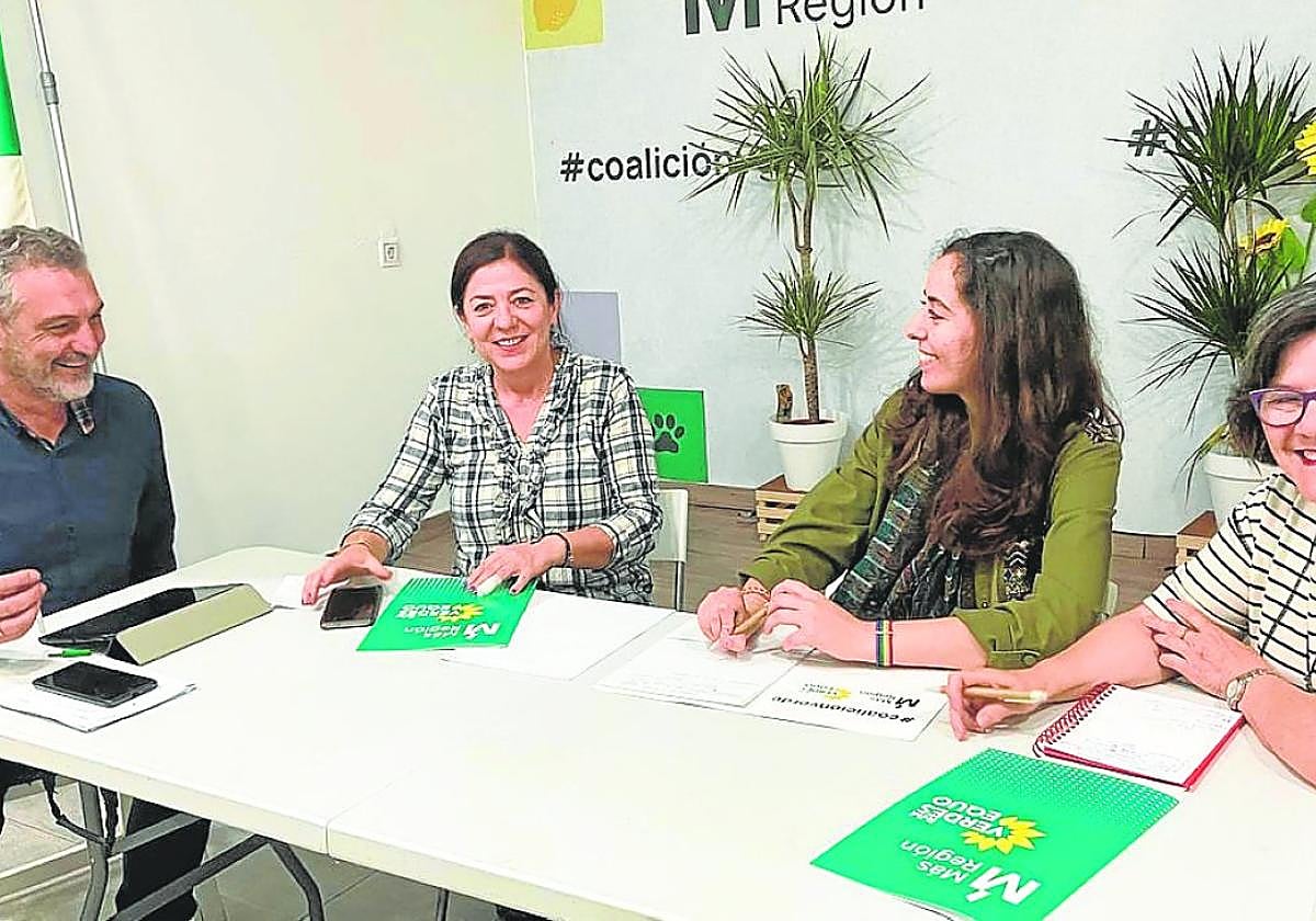 Los miembros de Más Región Equo Óscar Urralburu, Adolfina Hervás, Helena Vidal y Mª José Campillo.