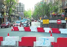 Imagen de la calle Floridablanca en obras, donde el PSOE deja de ser la fuerza más votada.