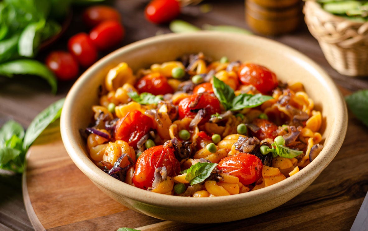 Ensalada de pasta y cherrys