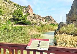 Cartel informativo del Salto de la Novia (Ojós), en la ruta homónima.