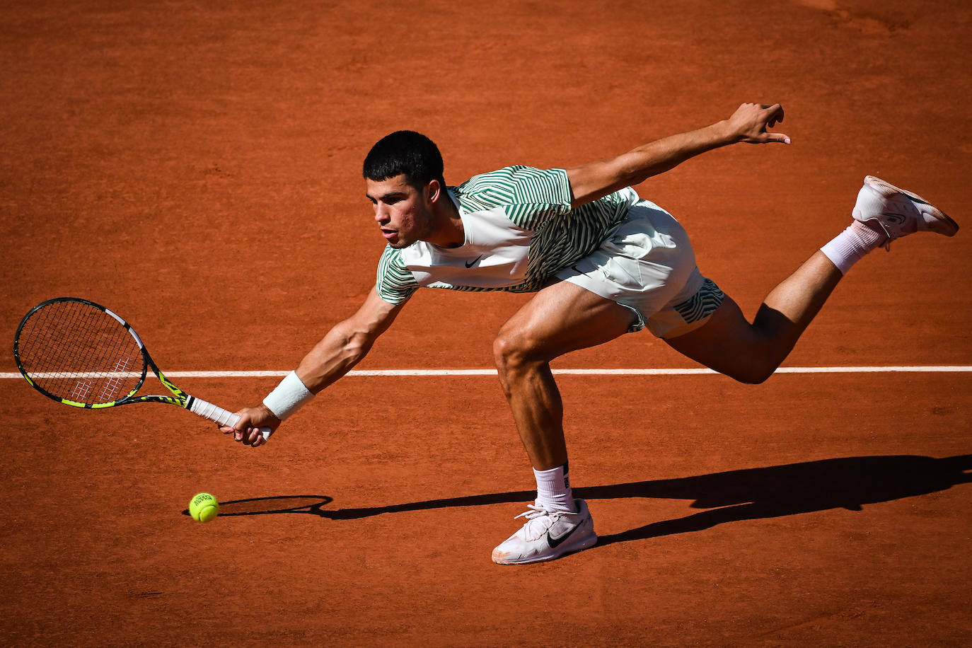 Carlos Alcaraz vence a Taro Daniel en Roland Garros