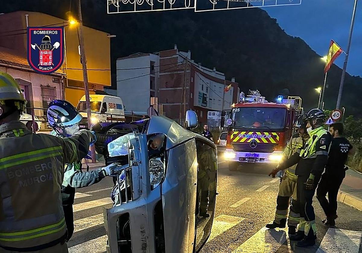 El coche del herido tras el accidente.