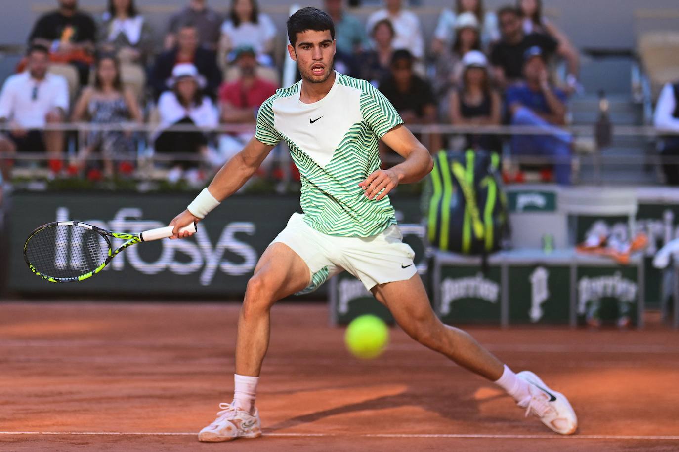 Alcaraz vence a Musetti en Roland Garros