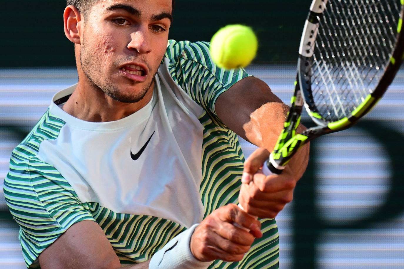 Alcaraz vence a Musetti en Roland Garros