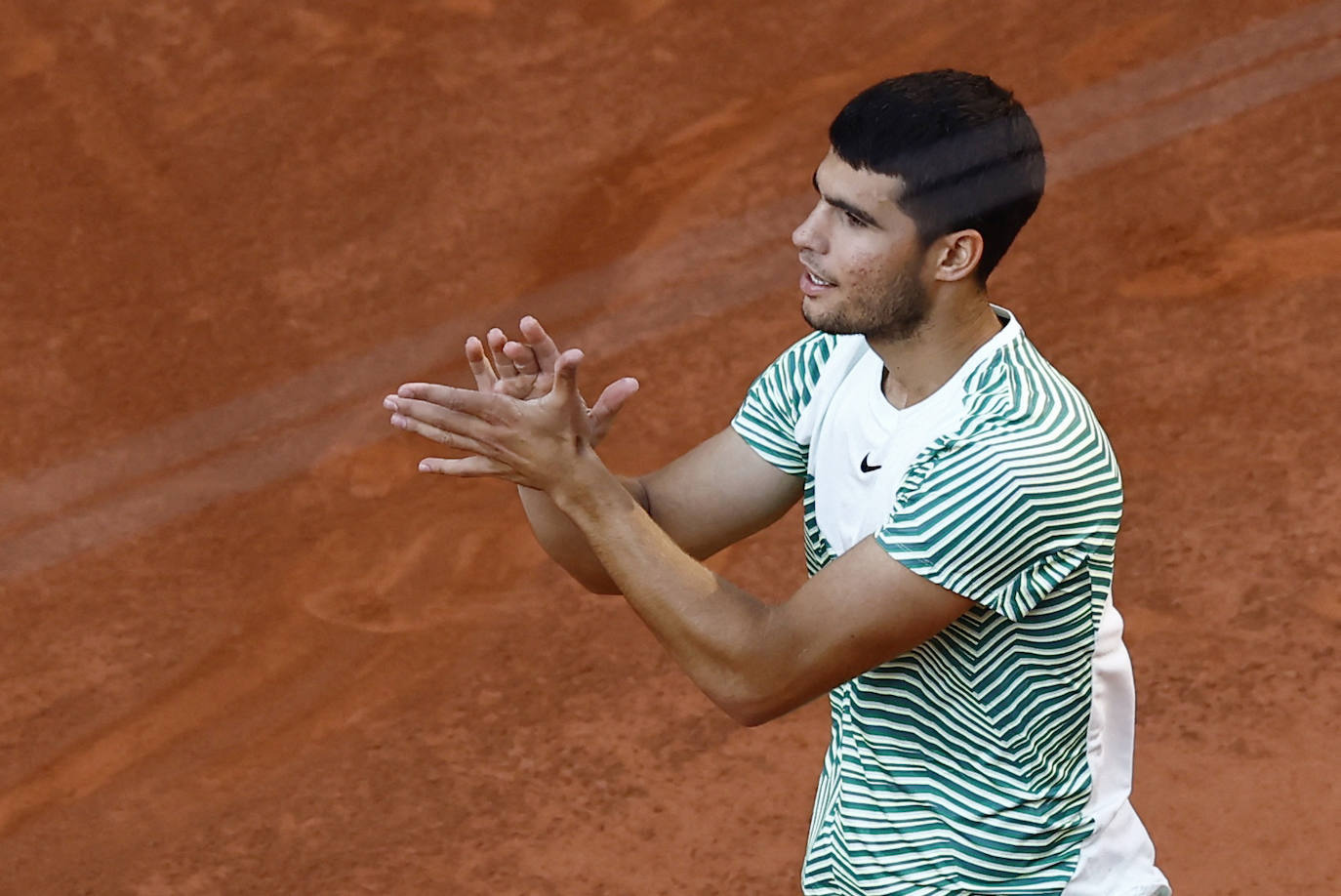 Alcaraz vence a Musetti en Roland Garros