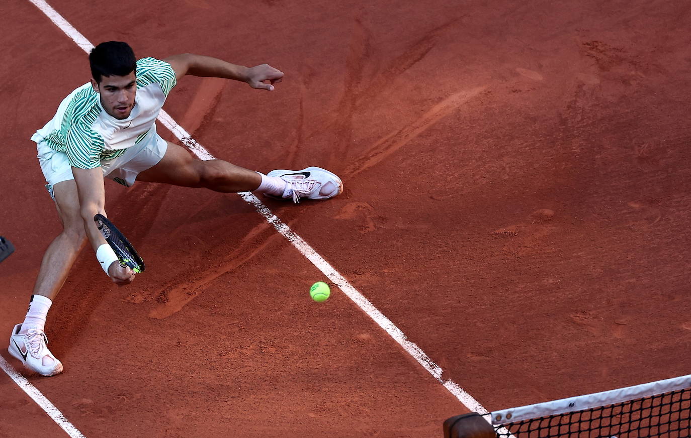 Alcaraz vence a Musetti en Roland Garros