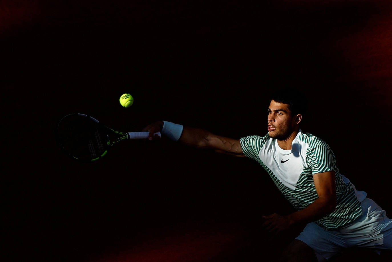 Alcaraz vence a Musetti en Roland Garros