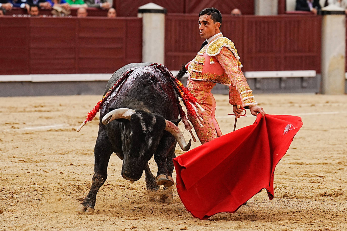 La corrida de Paco Ureña en la Feria de San Isidro en Las Ventas, en imágenes