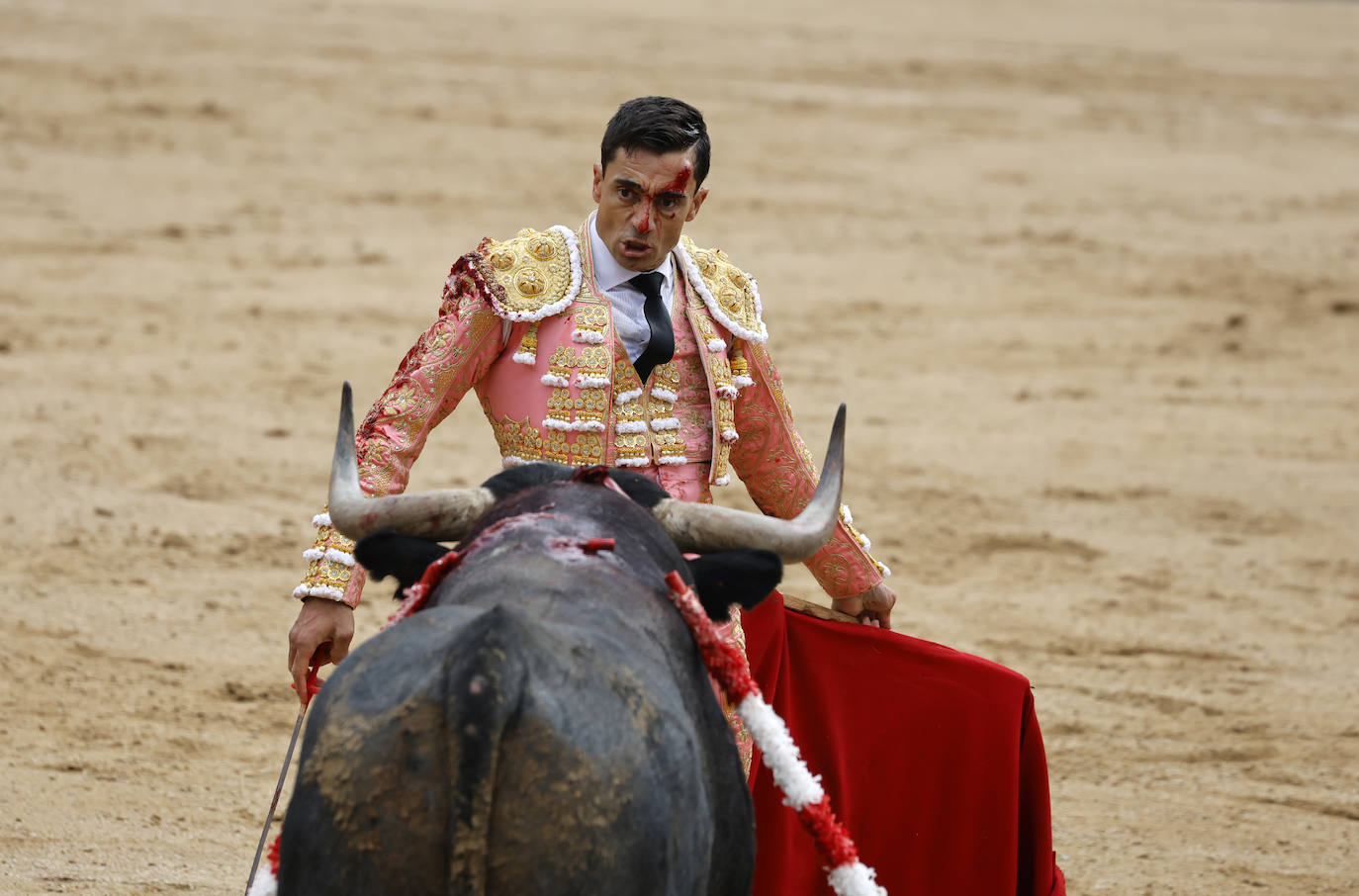 La corrida de Paco Ureña en la Feria de San Isidro en Las Ventas, en imágenes