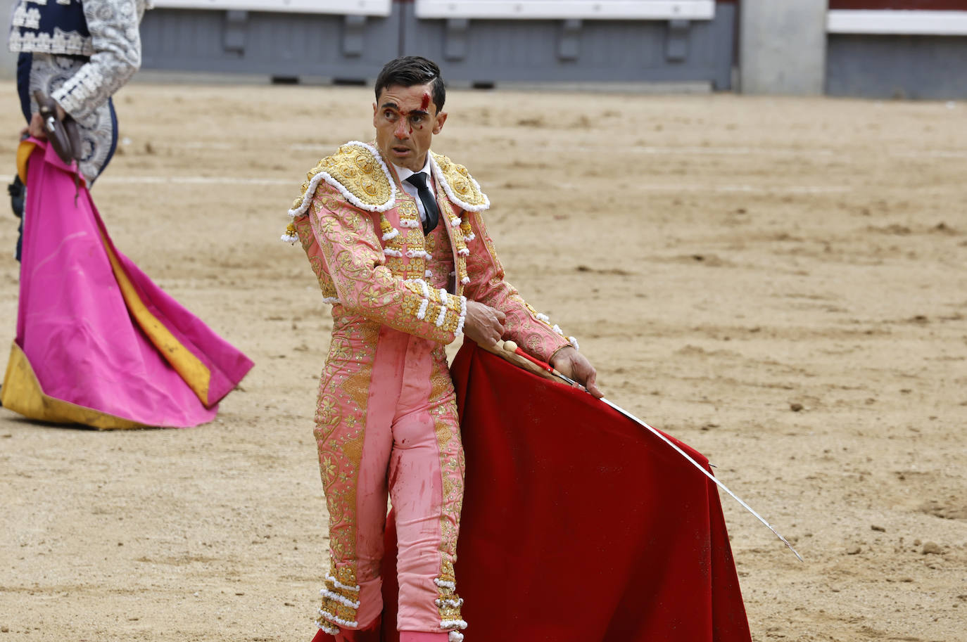 La corrida de Paco Ureña en la Feria de San Isidro en Las Ventas, en imágenes