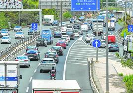 El nudo de Espinardo. Es la zona con mayor intensidad de tráfico de la Región. Convergen las autovías y se producen retenciones a diario, como esta del viernes.