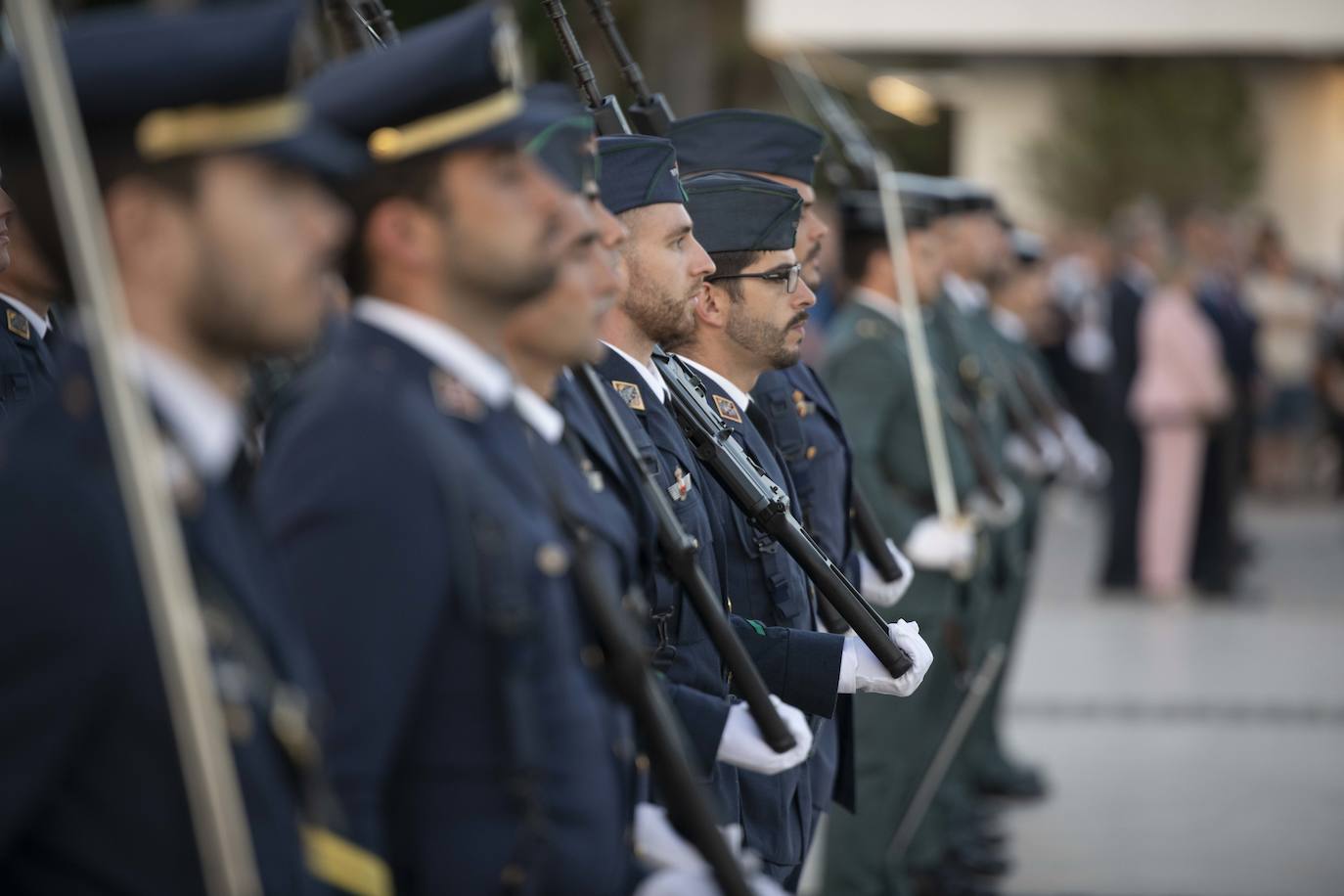 Los militares homenajean a la Bandera en Cartagena
