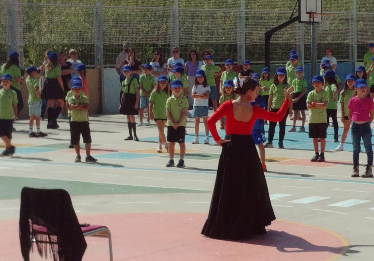 Varry Brava pone música al Día del Medio Ambiente en el colegio de Hurchillo