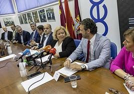 Los empresarios, este miércoles, en la sede de la patronal COEC de Cartagena.