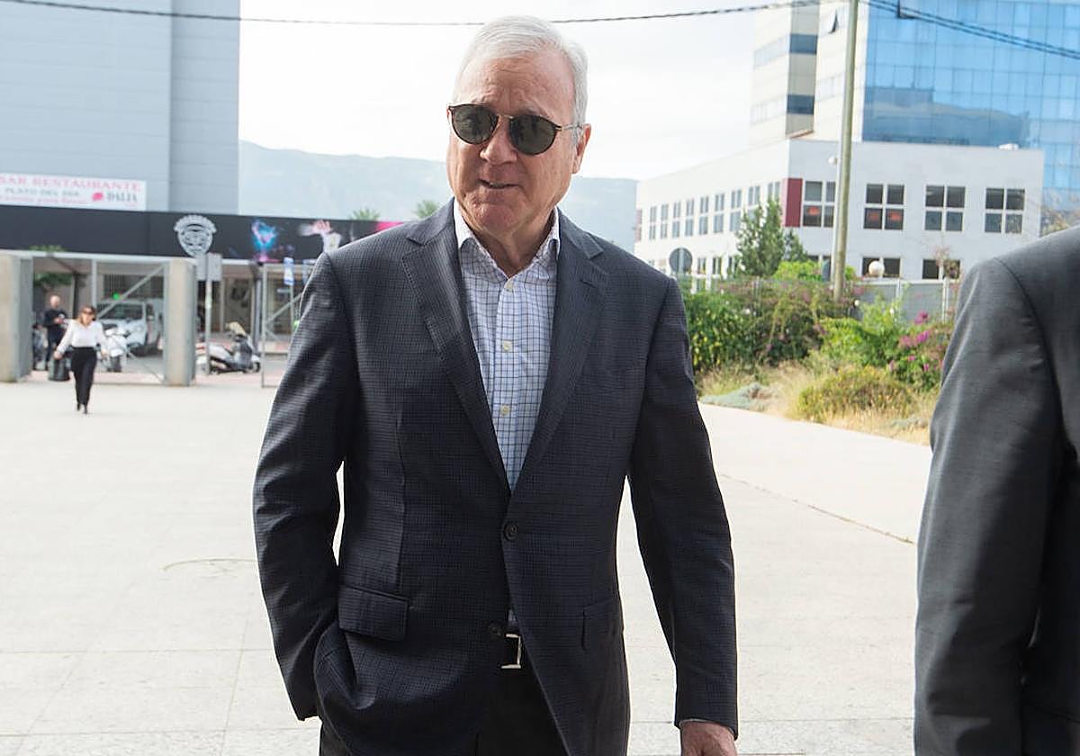 Valcárcel, el pasado mes de abril, a su llegada a la Ciudad de la Justicia para recoger la notificación de apertura de juicio oral.