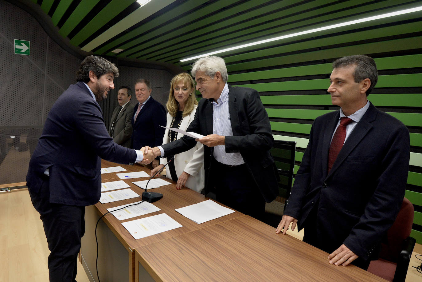 Los diputados regionales recogen sus credenciales