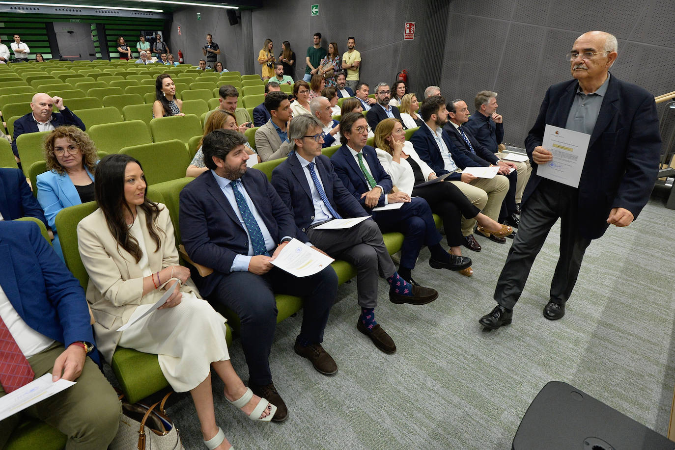 Los diputados regionales recogen sus credenciales