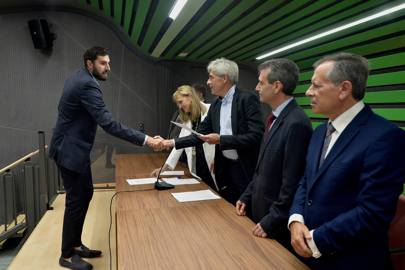 Los diputados regionales recogen sus credenciales